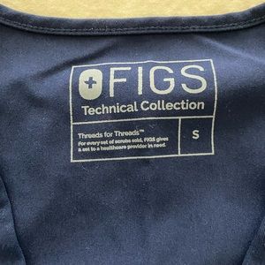 FIGS three-pocket scrub top